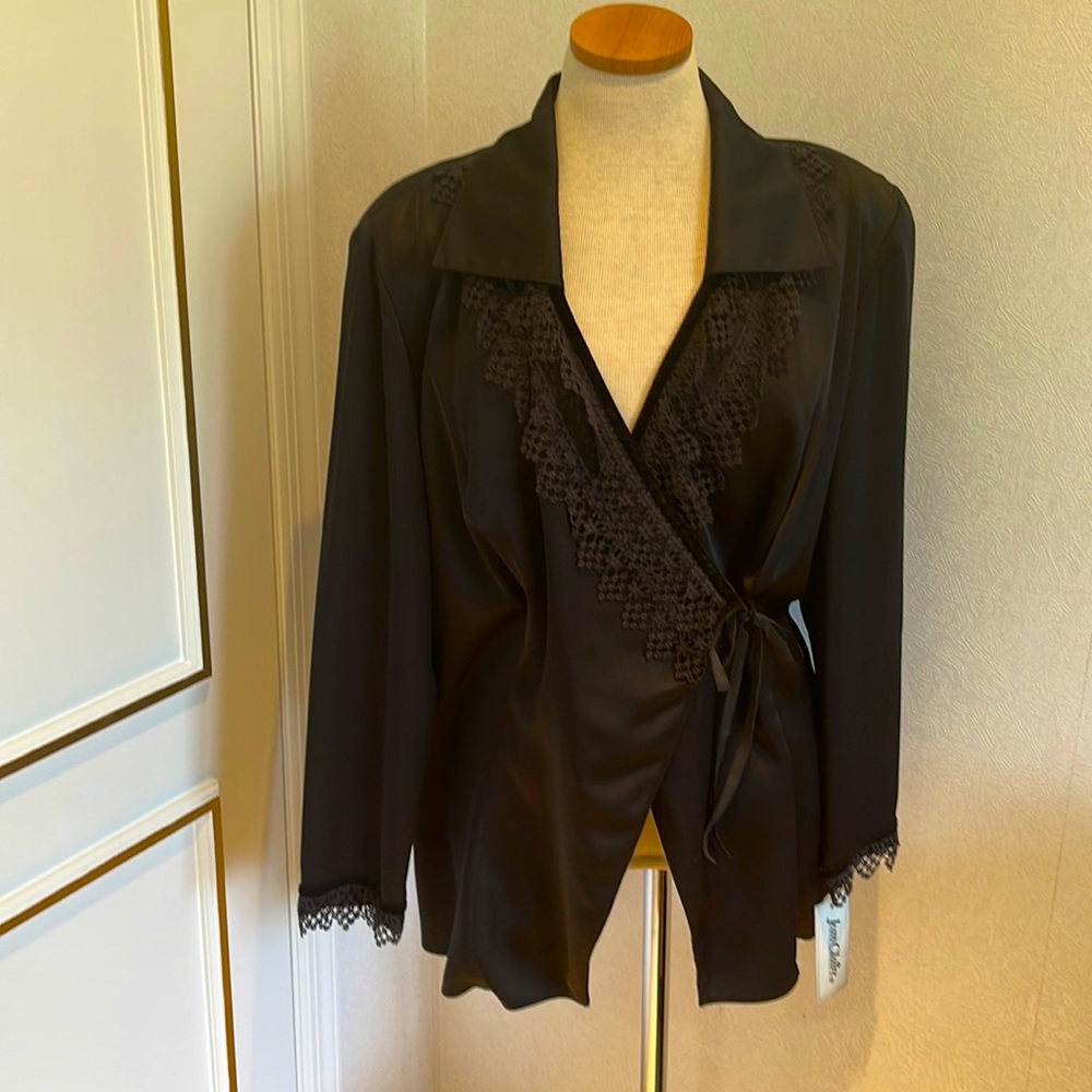 Black certain brand new blouse